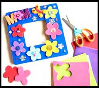 Children can decorate picture frames as a birthday party craft project in nyc