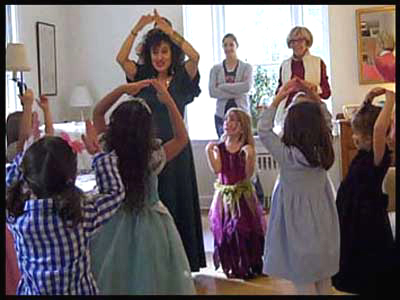 Princess Daisy Doodle teaching children to dance the YMCA at birthday party Westchester NY